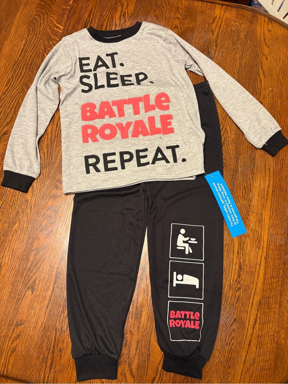 Kids Gray & Black Battle Royale Fortnite Pajama Set, size 8